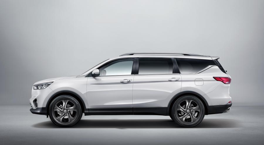  ChangAn Auchan COS1° 2018 года  (фото 8 из 15)